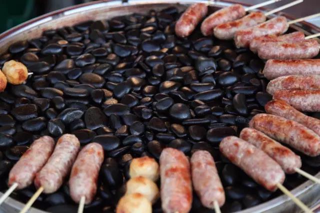 这样的红肠你敢吃吗,大红肠里面是什么能吃吗