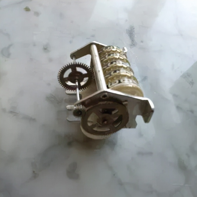 半个世纪前，一套价值700万瑞士法郎的进口设备被秘密运到秦岭