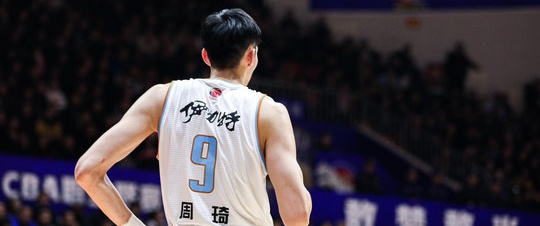 周琦从攻防核心成长成为球队领袖,周琦从攻防核心成长