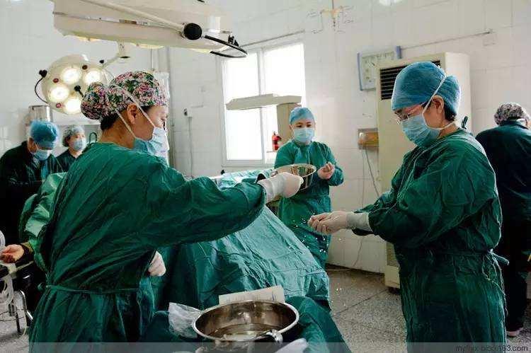 产妇顺产喉咙痒咳嗽,生孩子后医生最怕产妇咳嗽