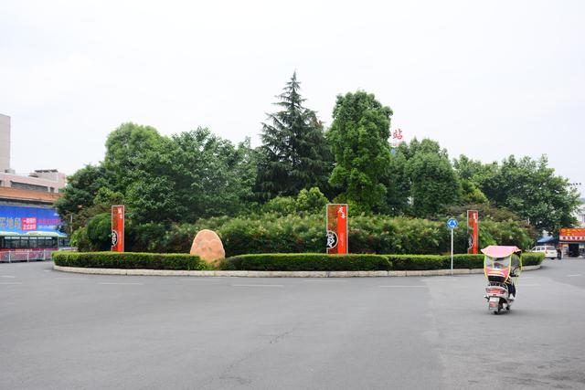 贵州安顺豪车街拍,看看贵阳安顺的风光