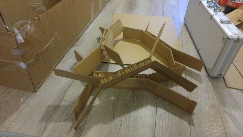 旧纸箱子做折叠床,利用老式箱子做单人床