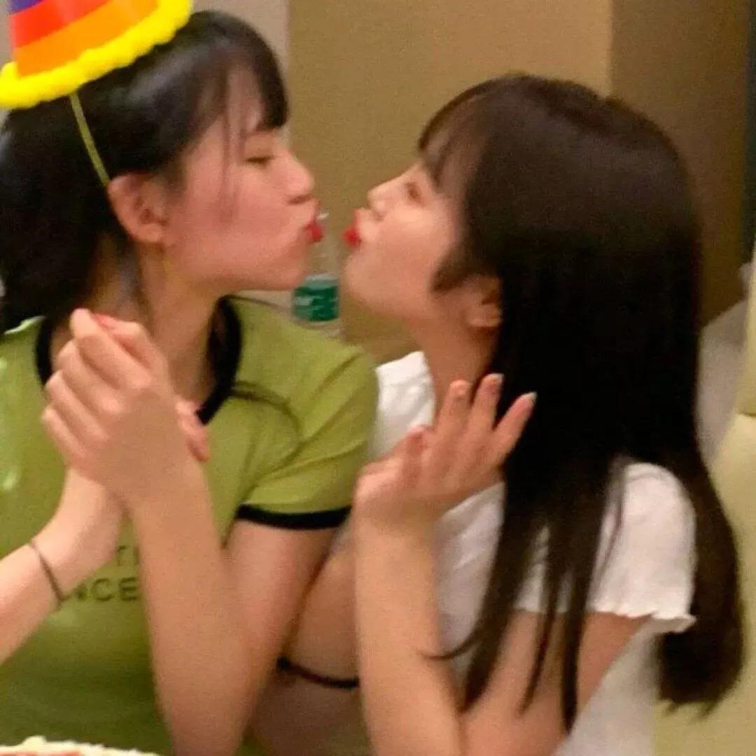 二人闺蜜头像沙雕智障动漫,闺蜜头像一个拽一个甜