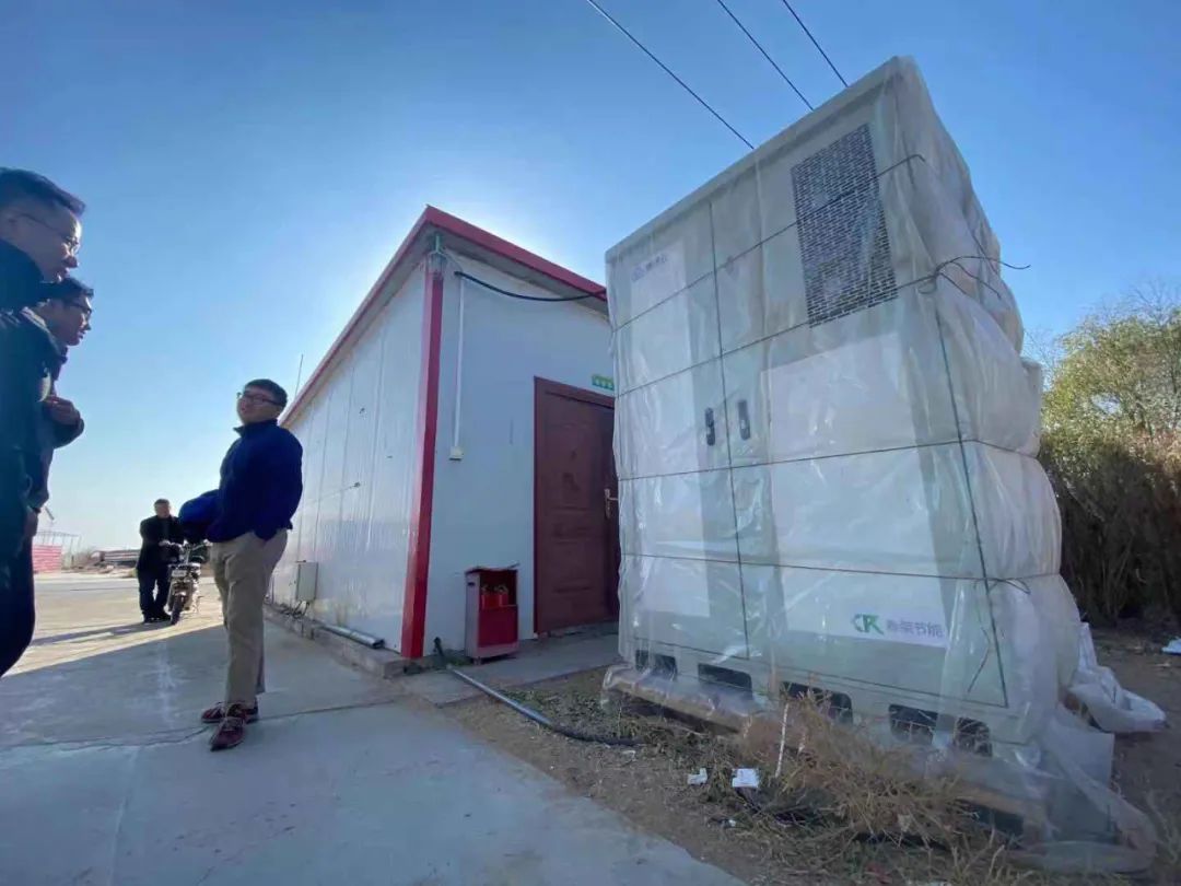 中国大沙漠的淘金客：*子骗**、教授与巨头