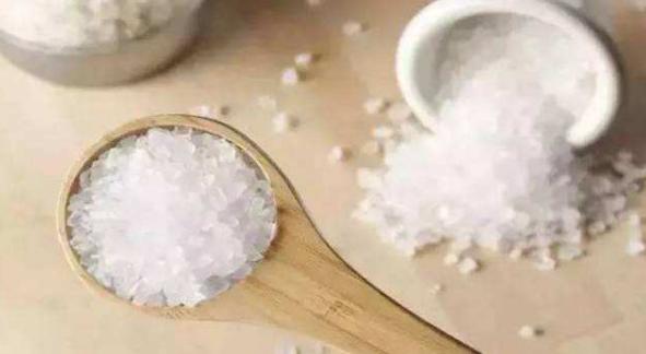 背后长痘痘除了螨虫还有什么原因,背上长螨虫痘痘的原因和解决方法