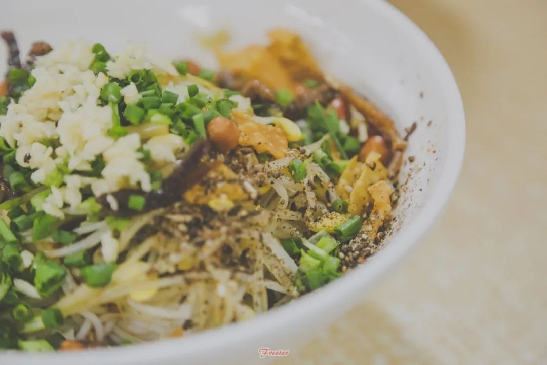 这碗粉说不上哪里好，但就是谁也替代不了...