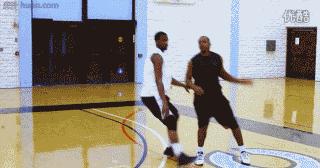 慢动作回放汤普森黑暗中投三分,汤普森运球11次得60分集锦