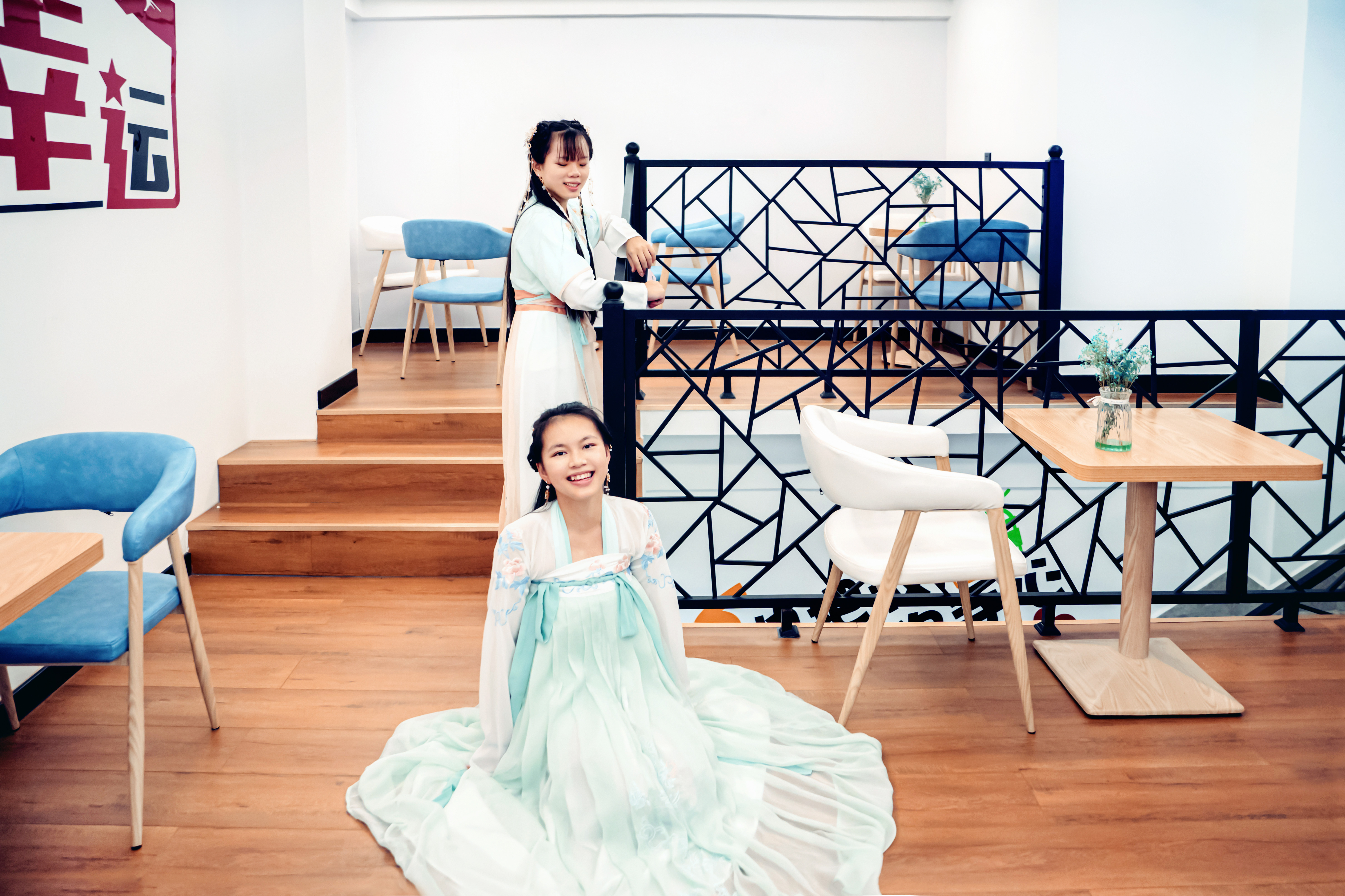 智能投影幕布,微投影坚果