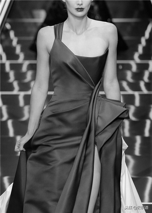 衣服裁剪制作女,服装立体裁剪稿子怎么做