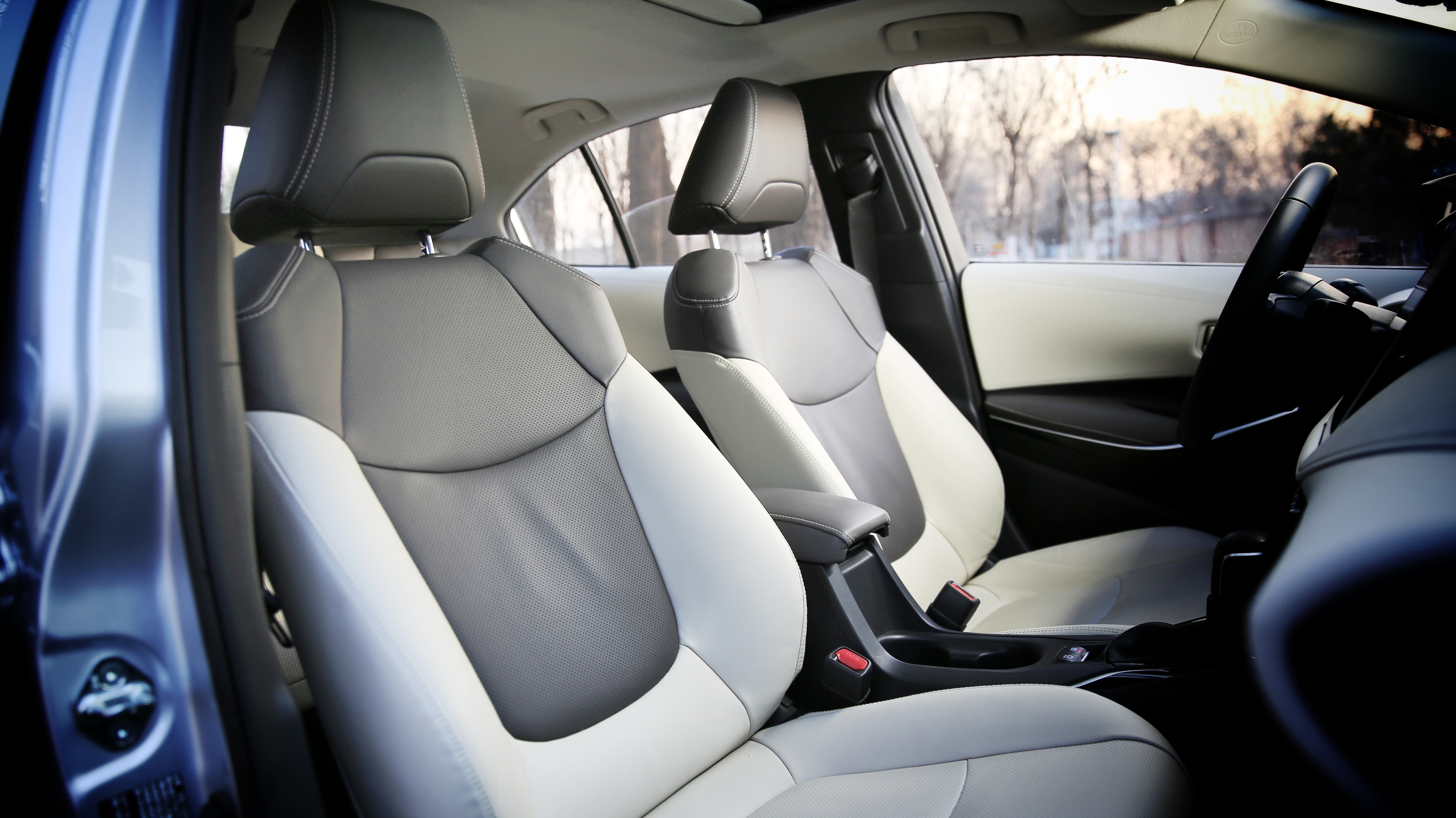 2020款卡罗拉双擎精英版试驾视频,卡罗拉双擎天青石2019款试驾