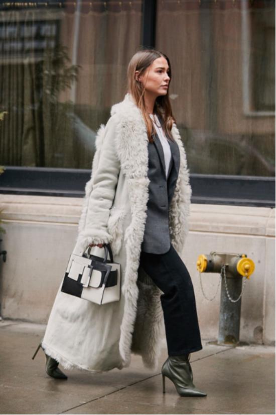 今年流行奶油风穿搭,秋冬奶油色穿搭