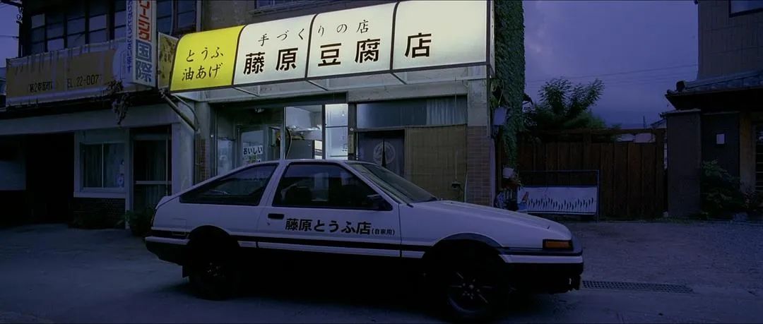 藤原拓海的ae86到底是什么车,藤原拓海ae86与夏树见面场景