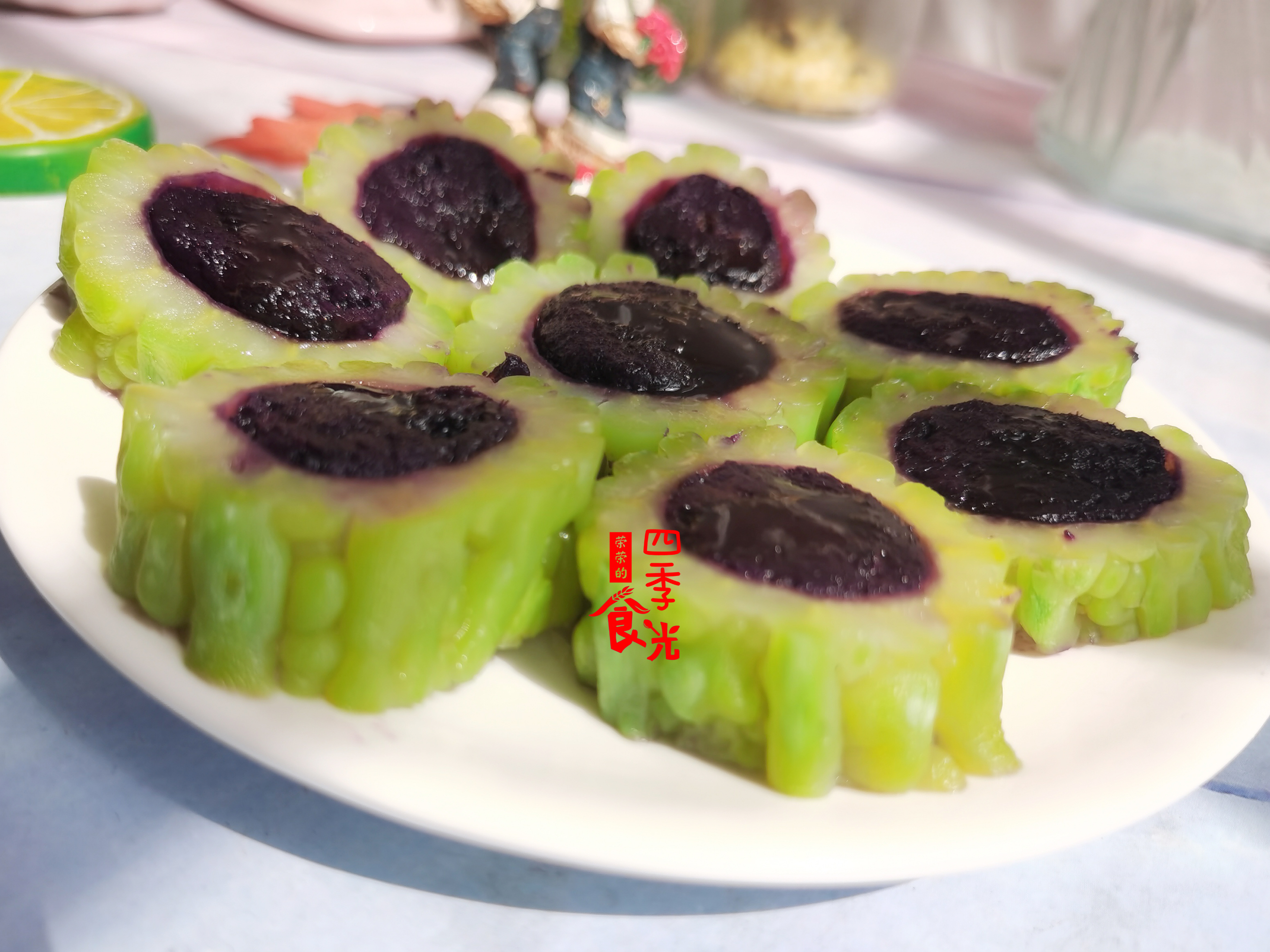 减肥期苦瓜怎么做好吃,苦瓜可以生吃配鸡蛋减脂