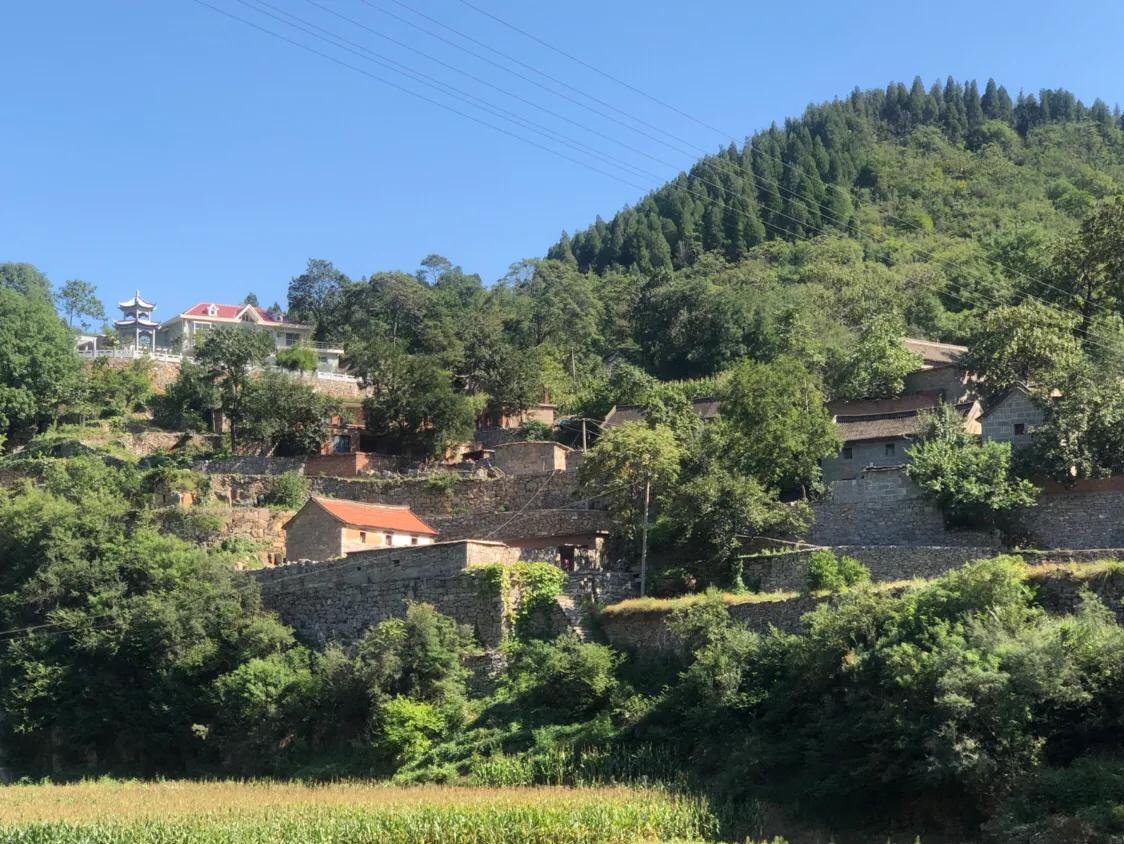 走进太行山深处山村,走进古老的石头村