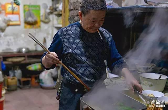 因为重庆有三宝：火锅、美女、夜景。认识重庆第四宝——黄桷坪