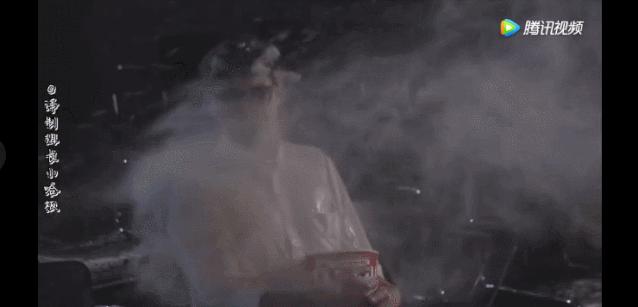 我花100块,在4D影院买了一场毒打