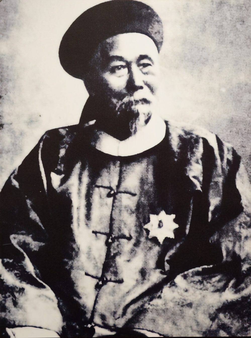 为什么袁世凯一死，中国就开始军阀混战？一切得从曾国藩开始说起