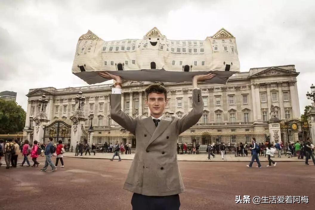 她开了间超市，卖的东西却全是假的，9000件商品，竟被一抢而空