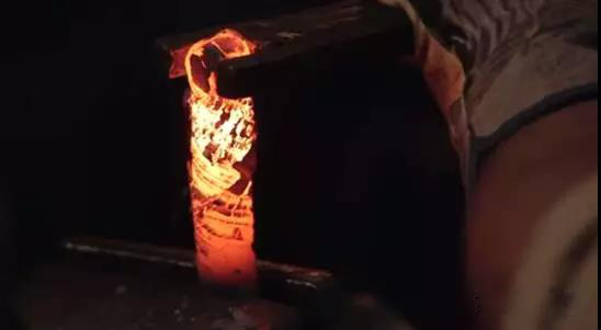 百炼钢花纹钢高锰钢的区别,百炼钢和千层钢的区别