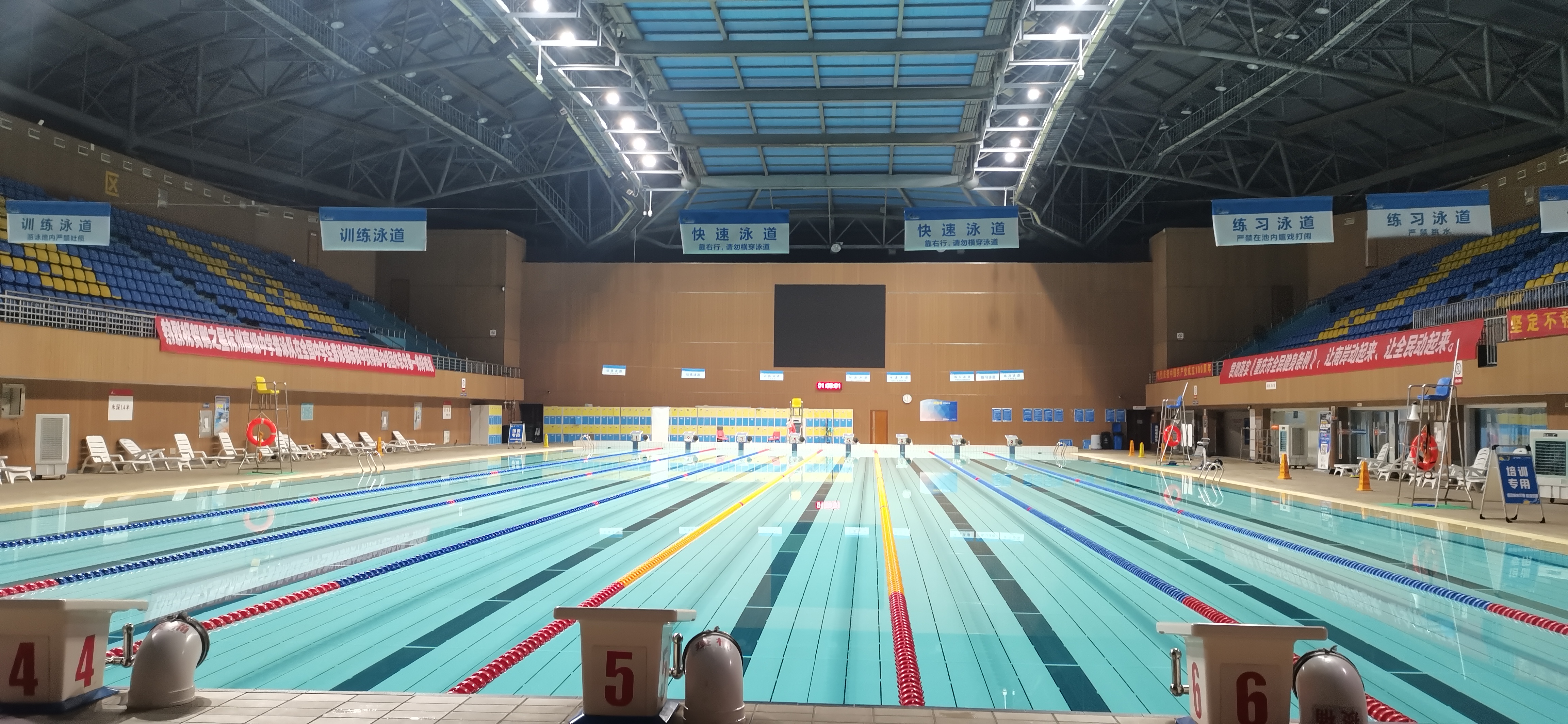 亚明照明led篮球场照明灯,唯亚蒂球场灯图片