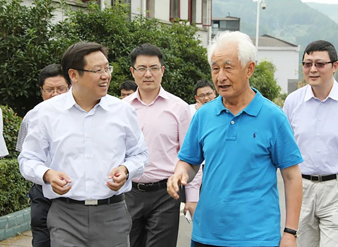 吴向东跑姿,吴向东走路