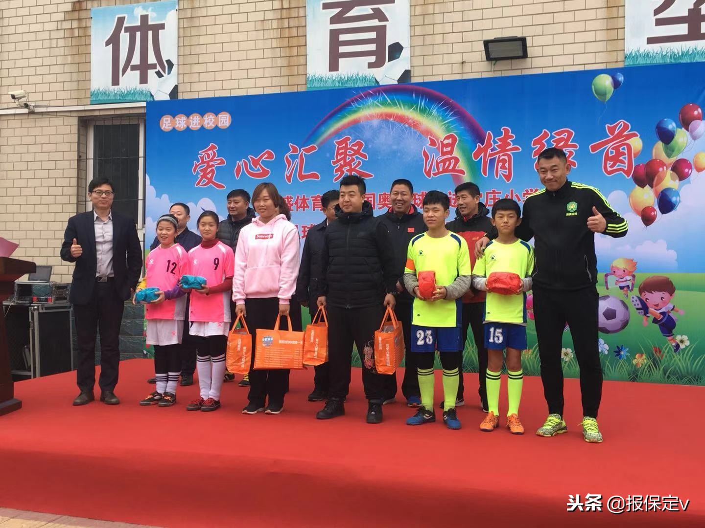 和足球明星一起踢球,和足球明星一起踢足球