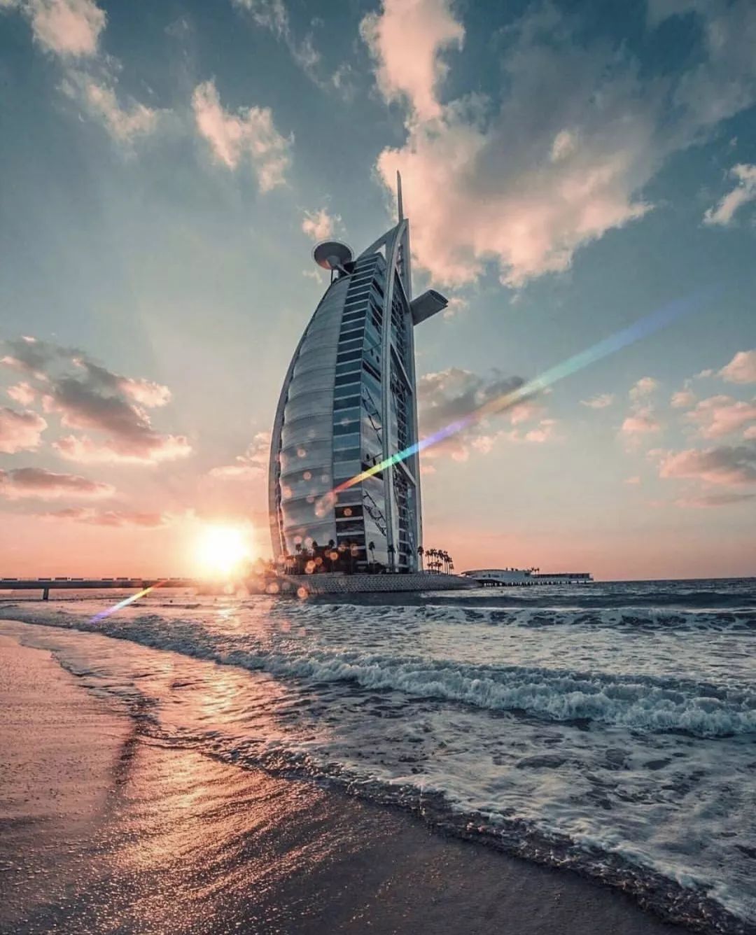 迪拜街头捡到一辆豪车,迪拜豪车坟场里的废弃豪车