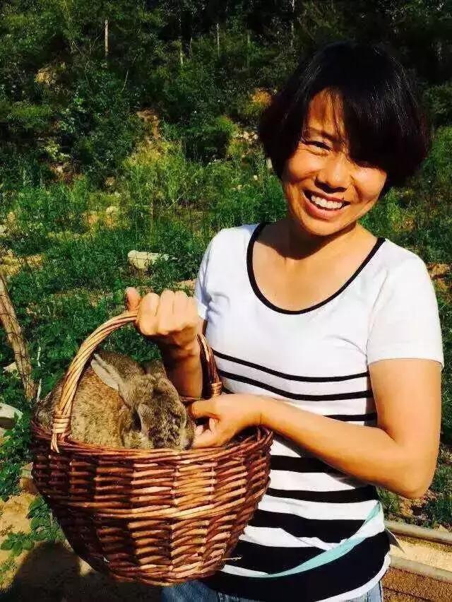 美女放弃高薪去养猪,却开创了“养猪+旅游”新模式