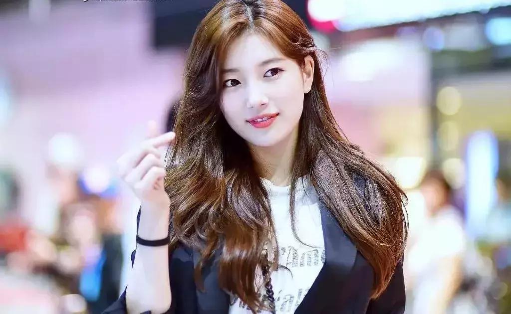 5款显脸小超好看的发型分享,大脸长发适合烫什么样的发型