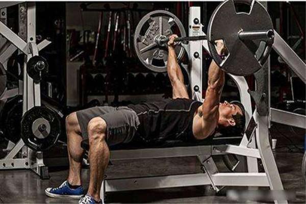 想要胸肌练大要先增脂吗,想要胸肌变大要什么效果