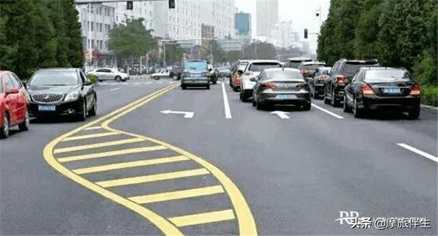 双黄线和单黄区别,双黄线和单黄线有什么区别