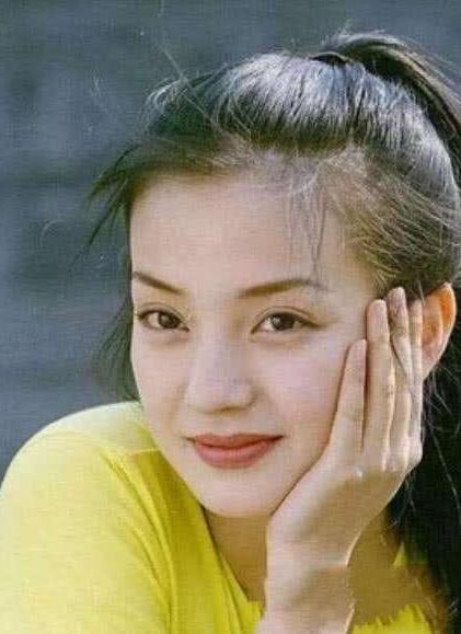 赵薇蒋雯丽长相分析,蒋雯丽比赵薇大10岁