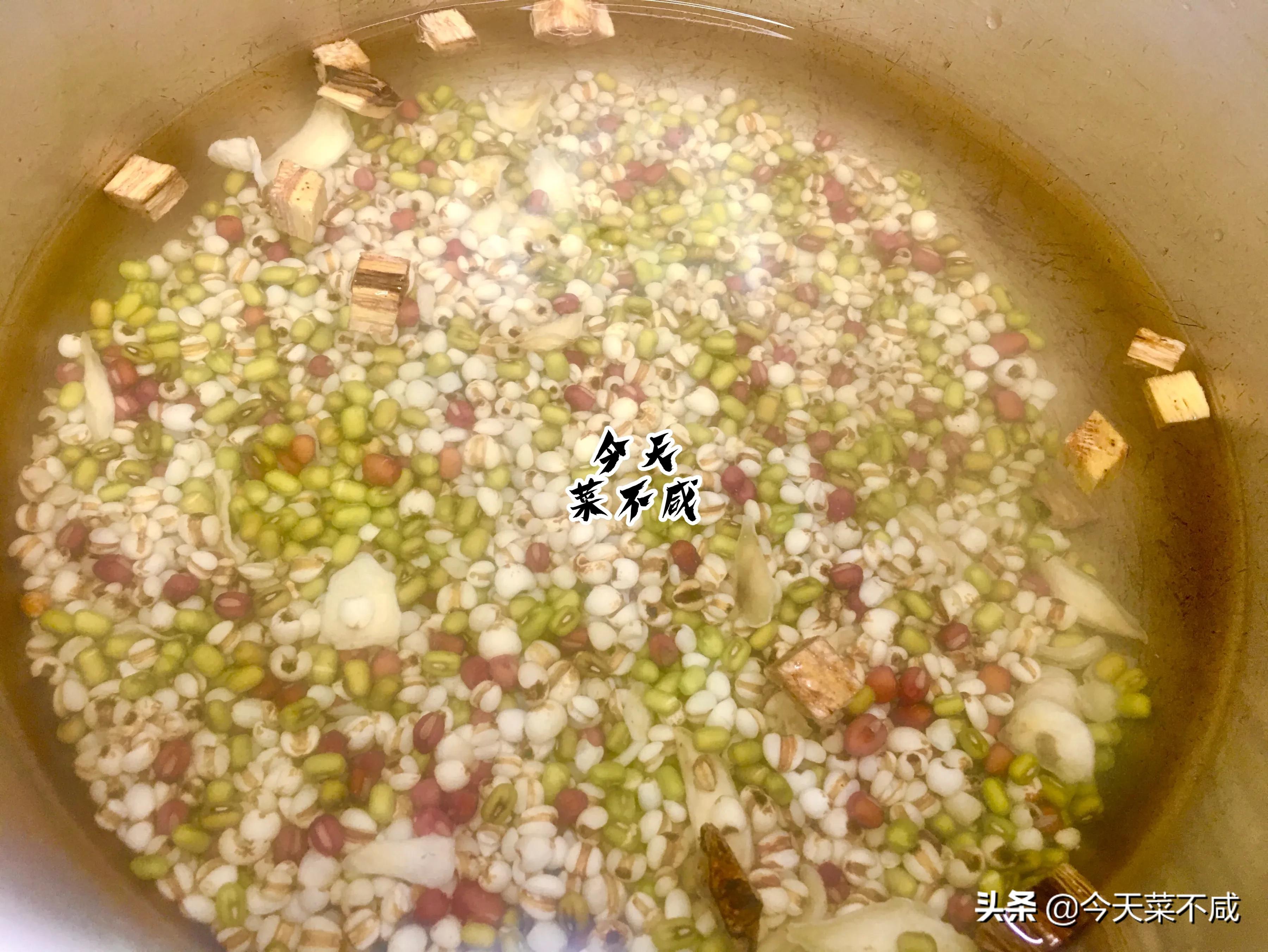 伏天喝红豆薏米水祛湿气效果好,红豆绿豆薏米汤每天喝几次