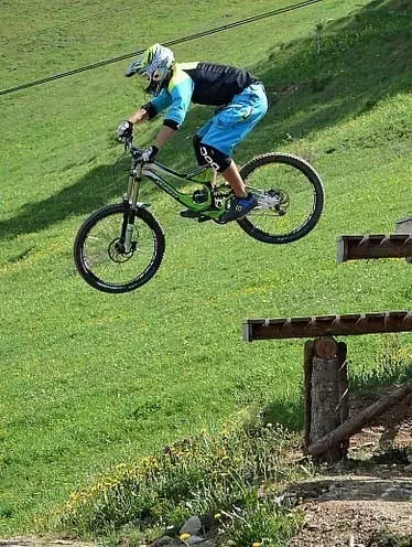 自行车骑行装备品牌,山地自行车骑行装备