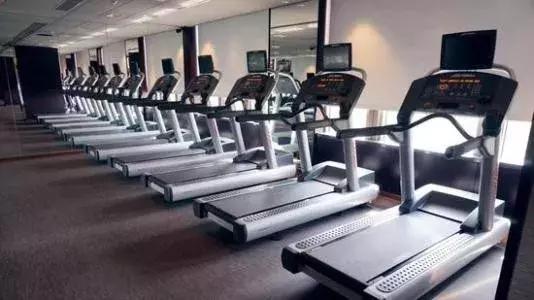 匡威帆布鞋会掉色么,匡威帆布鞋褪色是假吗