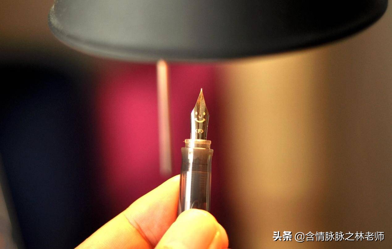 毛笔怎么挑选笔杆,开学怎么选钢笔