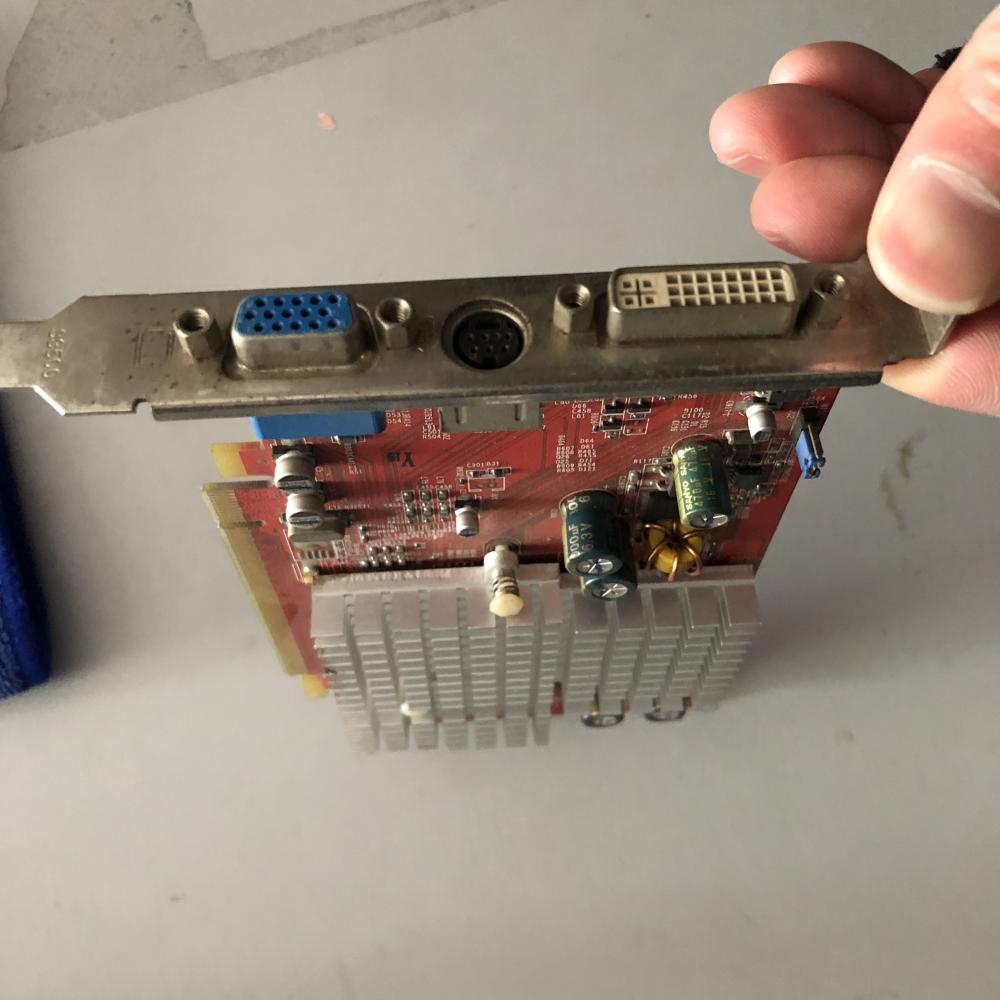 电脑黑屏又亮反复是不是显卡坏了,笔记本电脑显卡坏了什么现象