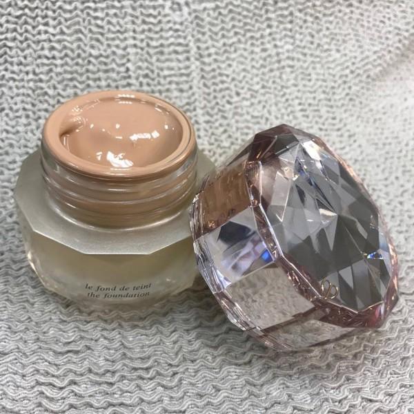 cpb晶钻粉霜真假,cpb晶钻粉霜对比芦丹氏