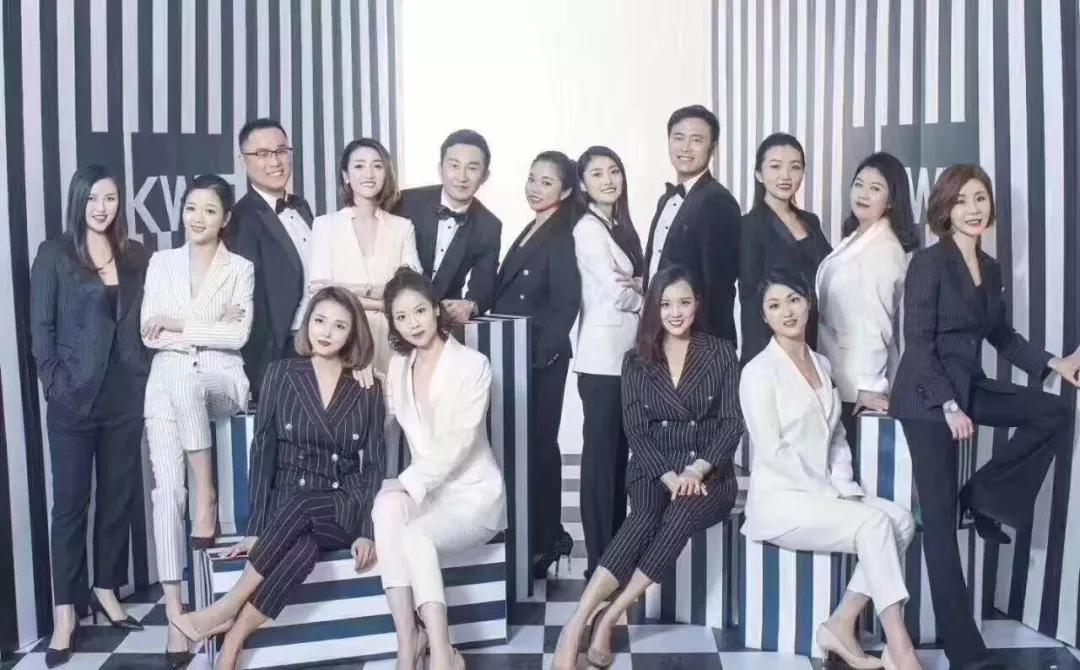 薇娅与领导会谈完整版,薇娅和领导会谈姿势礼仪