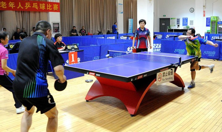 老年人打乒乓球的好处和坏处,60以上老人打乒乓球要注意事项