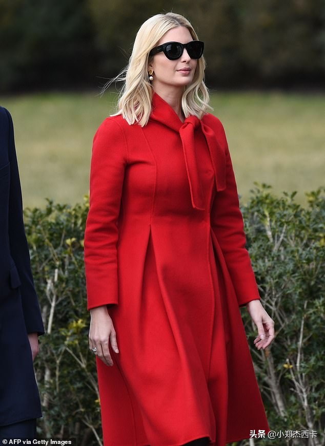 美国第一女儿伊凡儿,怎么穿显胖了10斤,可惜了她的美貌啊