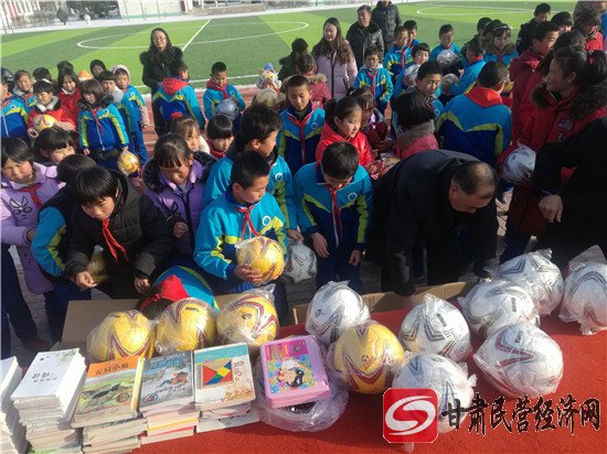 甘肃民营经济网—民企公益行活动走进兰州新区周杰希望小学