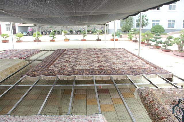 编织一块一块的拼接地毯视频,十分钟教你编织圆形地毯