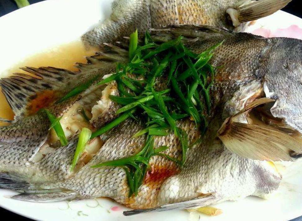清蒸鱼鲜嫩又不腥的秘诀,清蒸鱼鲜嫩又不腥的秘籍