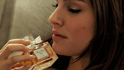 适合20岁女生的巴宝莉香水有哪些 (香奈儿邂逅香水哪个适合20岁女生)