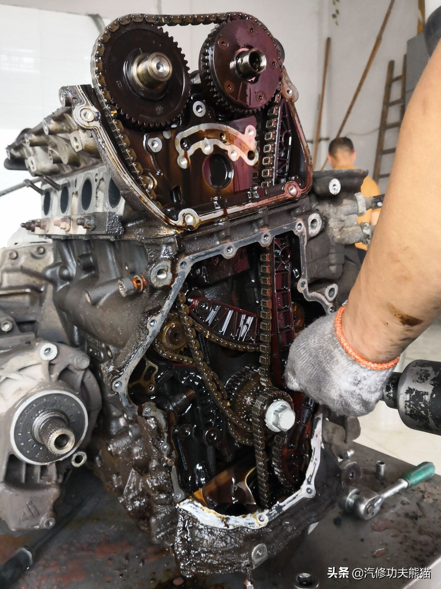 大众途观发动机烧机油维修多少钱,2010款大众途观严重烧机油