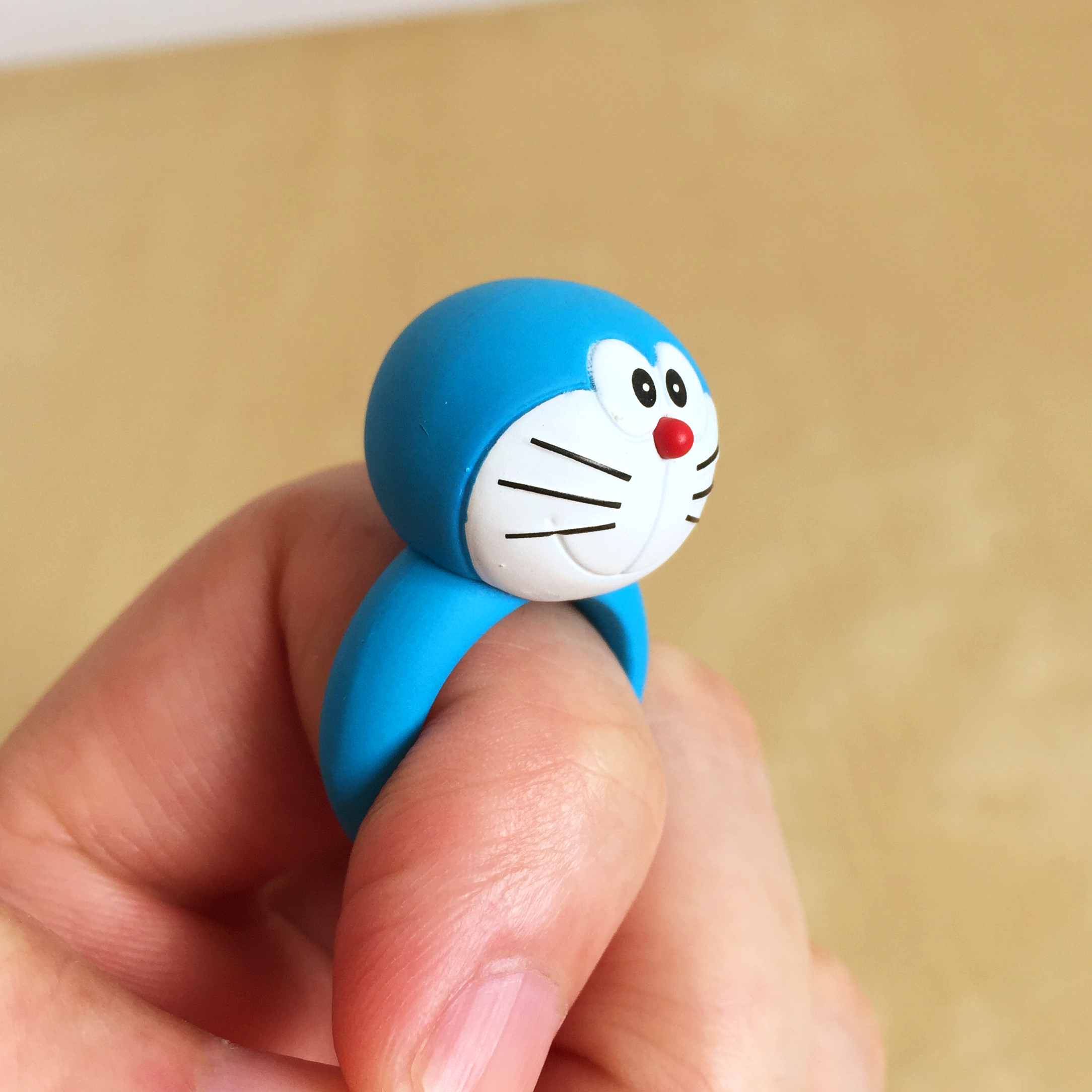 满满的《哆啦a梦》元素玩具戒指盒玩测评