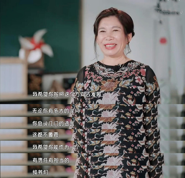 狠心妈妈强迫儿子学习,狠心妈妈一味逼着孩子学习