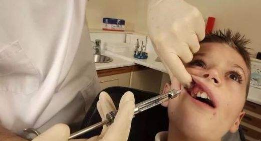 宝宝拔牙还是忍不住吓哭了,宝宝拔牙害怕怎么办