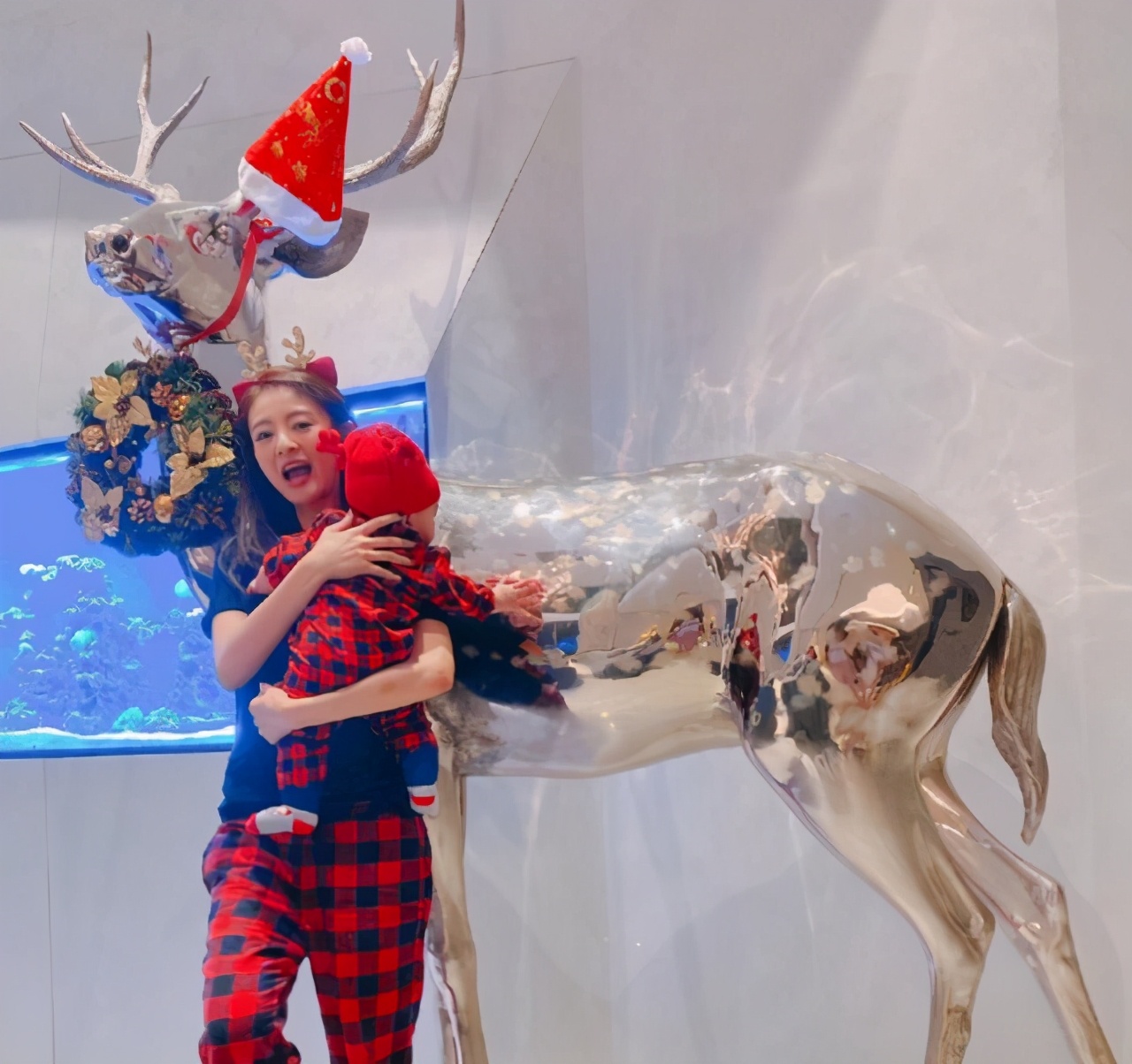 安以轩生二胎晒幸福，家中豪宅大气又精致，嫁富商老公婚后受宠